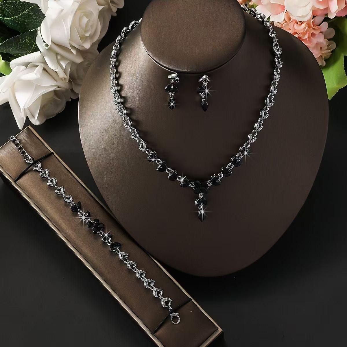 

Necklace, earrings, bracelet set, collarbone chain, leaves, water droplets, matching, wedding dress, party, banquet, versatile