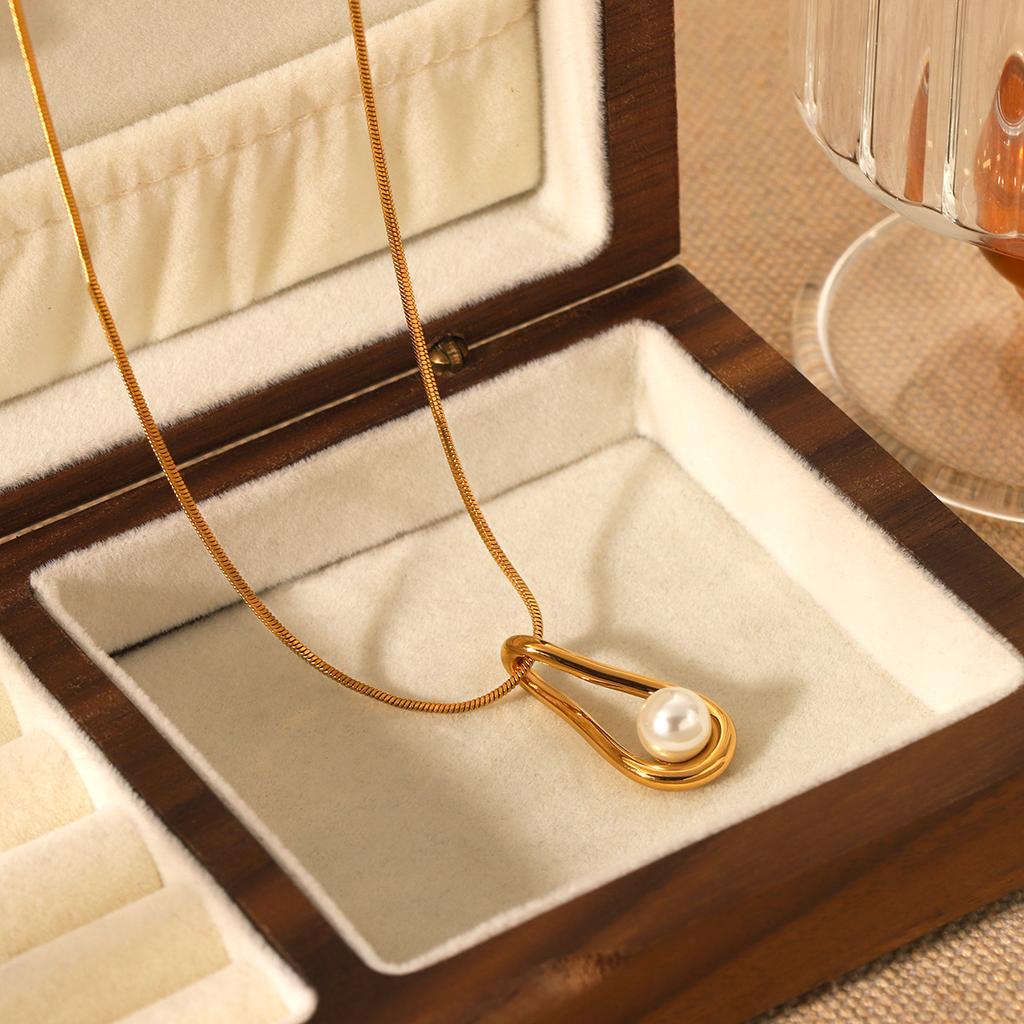 Elegant Hollow-Out Waterdrop Pearl Pendant Necklace Stylish Collarbone Chain Titanium Steel Jewelry