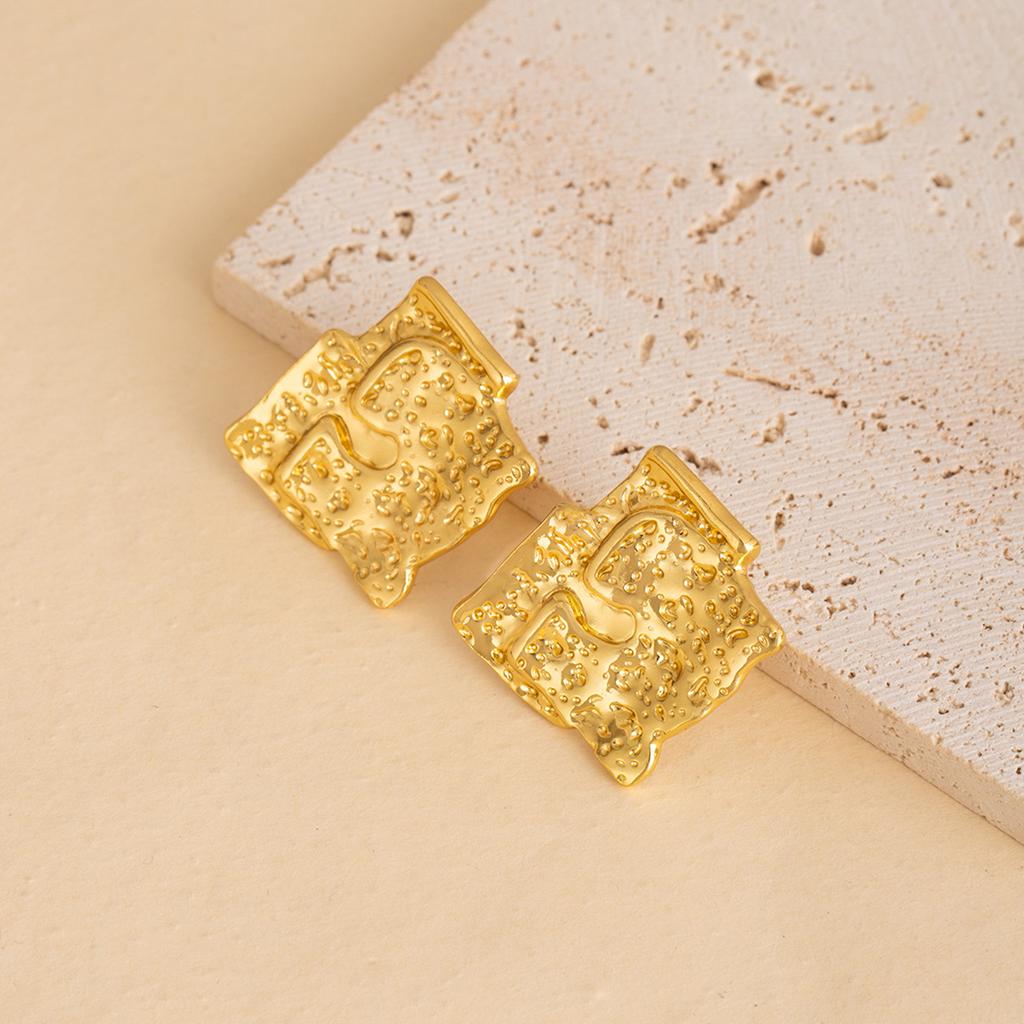Retro Gold Style Flower Stud Earrings Light Luxury High Sense Natural Style Niche Earrings Women