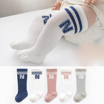 Babysocken lang Frühling und Herbst Baumwolle atmungsaktiv knielang Herbst und Winter mittellang männliche und weibliche Neugeborenensocken