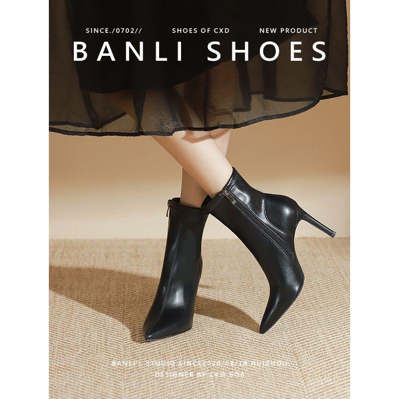 

Белые маленькие короткие ботинки женские 2025 новые осенне-зимние тонкие ботинки с острым носком на высоком каблуке бежевые французские европейские и американские ботильоны-стилетто 40 чёрный