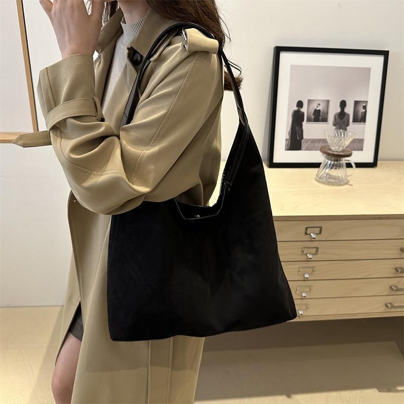 Retro Matte Large Tote Bag For Women With Stitching Detail And Polyester Lining For Fashionable Outings
