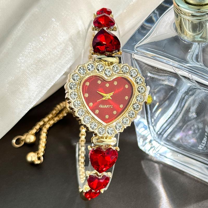 

Love pattern decorative bracelet quartz watch with diamond dial pull-out strap women s fashion watch красный