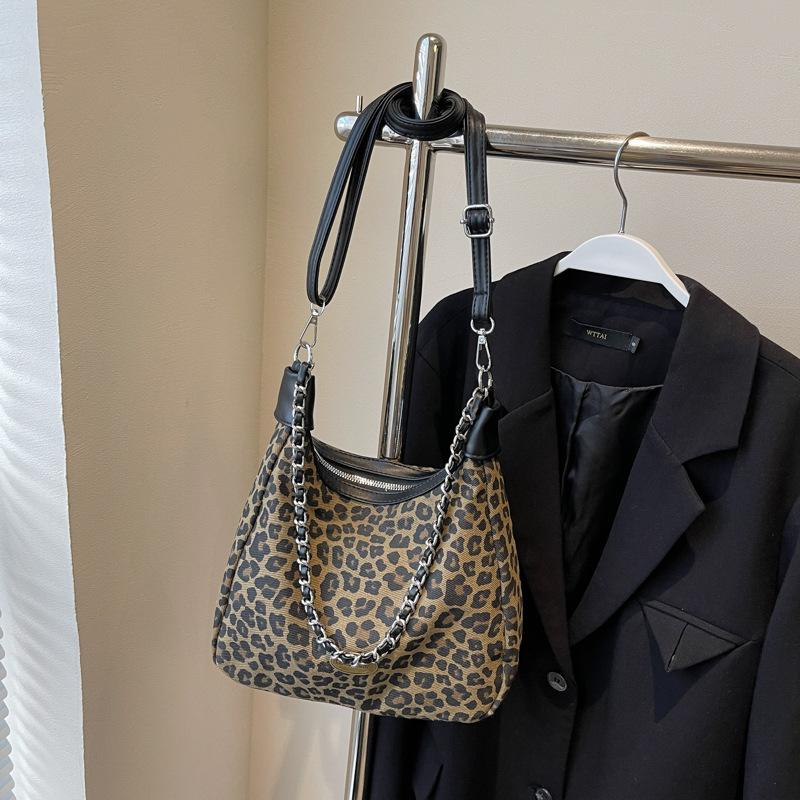 

Leopard print bag women s autumn and winter popular shoulder bag large capacity tote bag commuter messenger bag