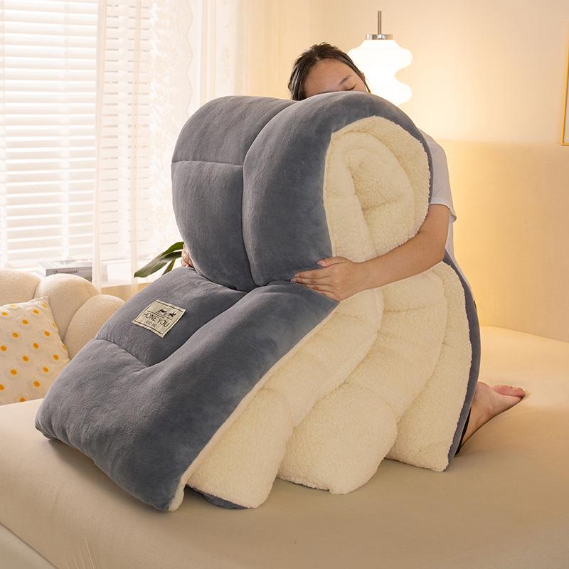 Thickened Winter Coral Fleece Blanket with Snowflake Design for Dormitory Mattresses