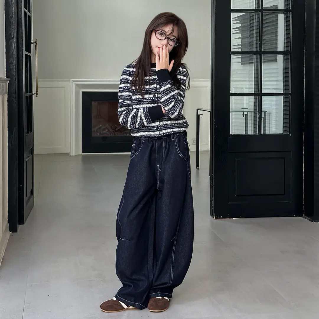 

Вязаный кардиган для девочек свободного кроя в полоску и колор-блоком – Осень 2025, новый французский стиль с круглым вырезом. 170 cm