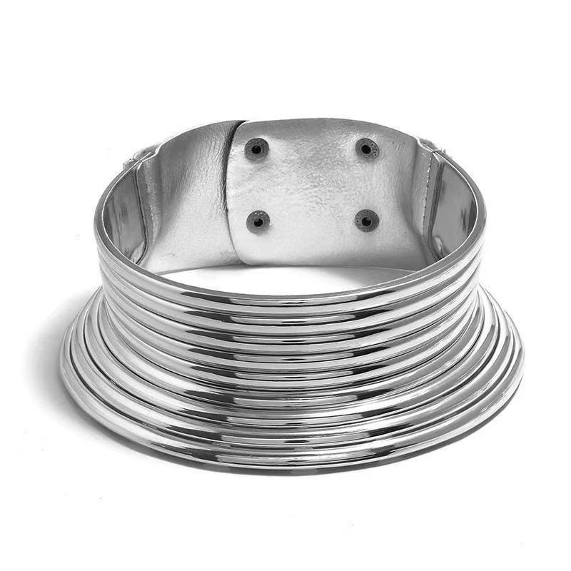 

Преувеличенный набор украшений в африканском стиле: Регулируемое кожаное ожерелье и браслет