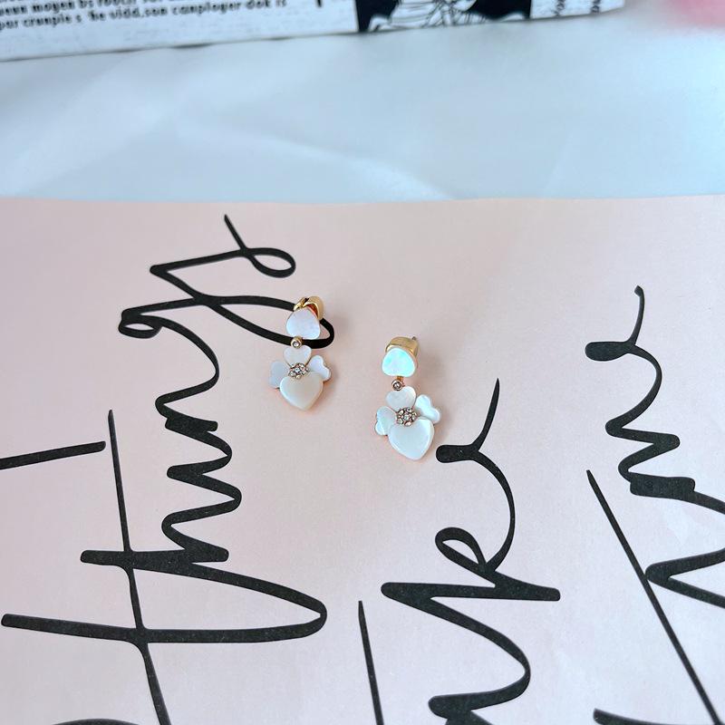 Exquisite Heart Natural Shell Earrings: Elegant European & American Style