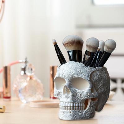 Makeup Brush Holder Skull Shape Large Capacity Makeup Brush Container Sturdy Resin Construction Storage Organizer