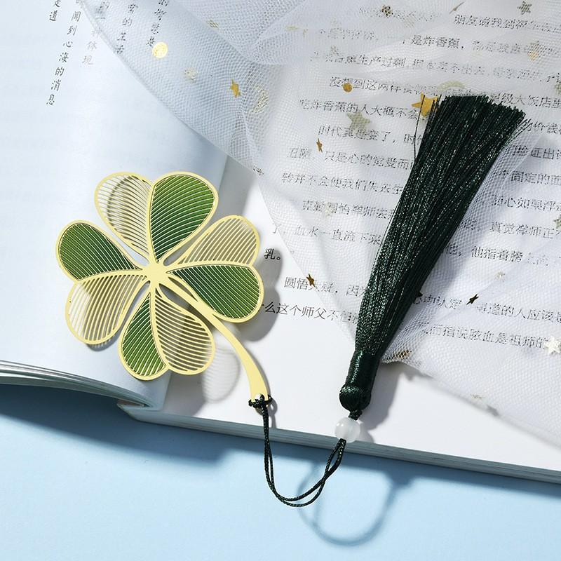 Aesthetic Metal Lucky Clover Bookmark with Tassel Set Exquisite Retro Floral Brass Bookmark for Book Creative Design Book Tab