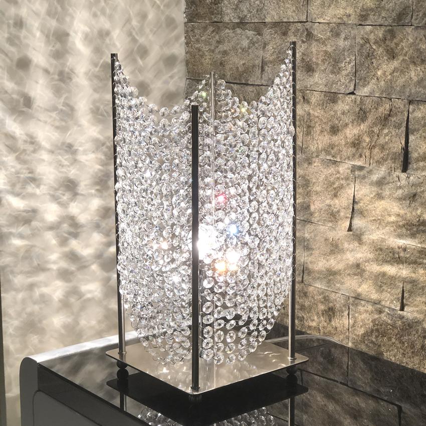 

Высококлассные итальянские хрустальные настольные лампы для создания атмосферы предназначены для прикроватных тумбочек в гостиной и спальне современных отелей. Warm light