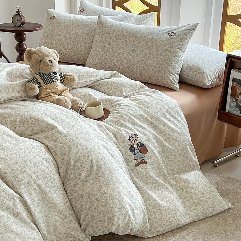 Washable Cartoon Cotton Embroidery Duvet, Bed, and Fitted Sheet Set - Soft, Fluffy Cloud Design for Dormitories.