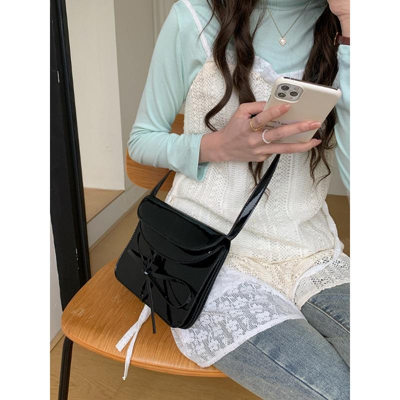 

Niche design spring new bow patent leather red square bag versatile single shoulder messenger bag tide чёрный