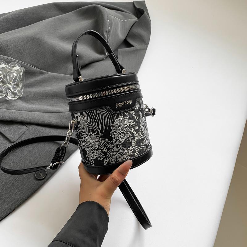 

Модная повседневная сумка-ведро, летняя новая тенденция 2024 года, повседневная сумка-мессенджер, женская модная простая сумка через плечо черный серый