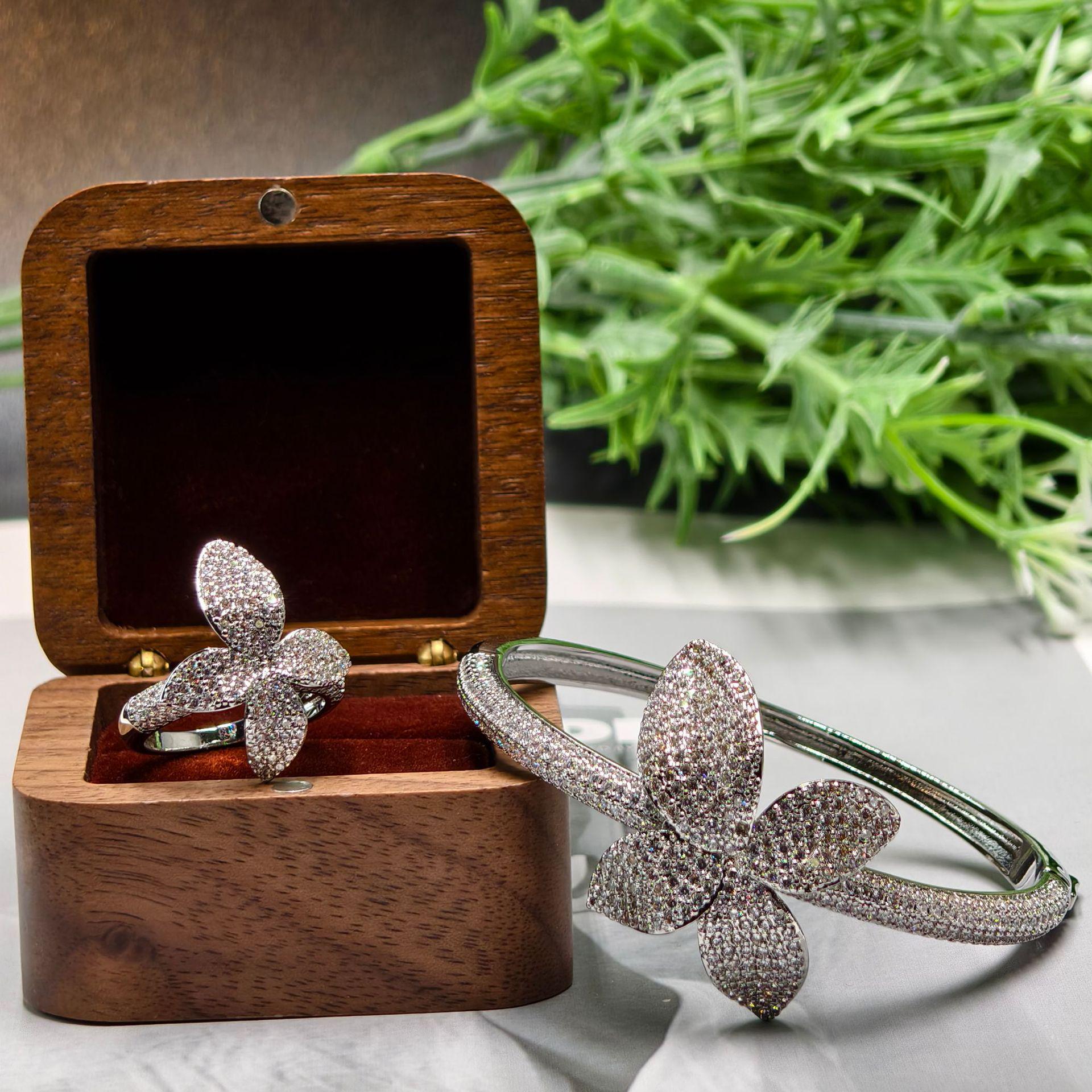 Elegant Zircon Flower Ring Bracelet - Luxury Statement Jewelry