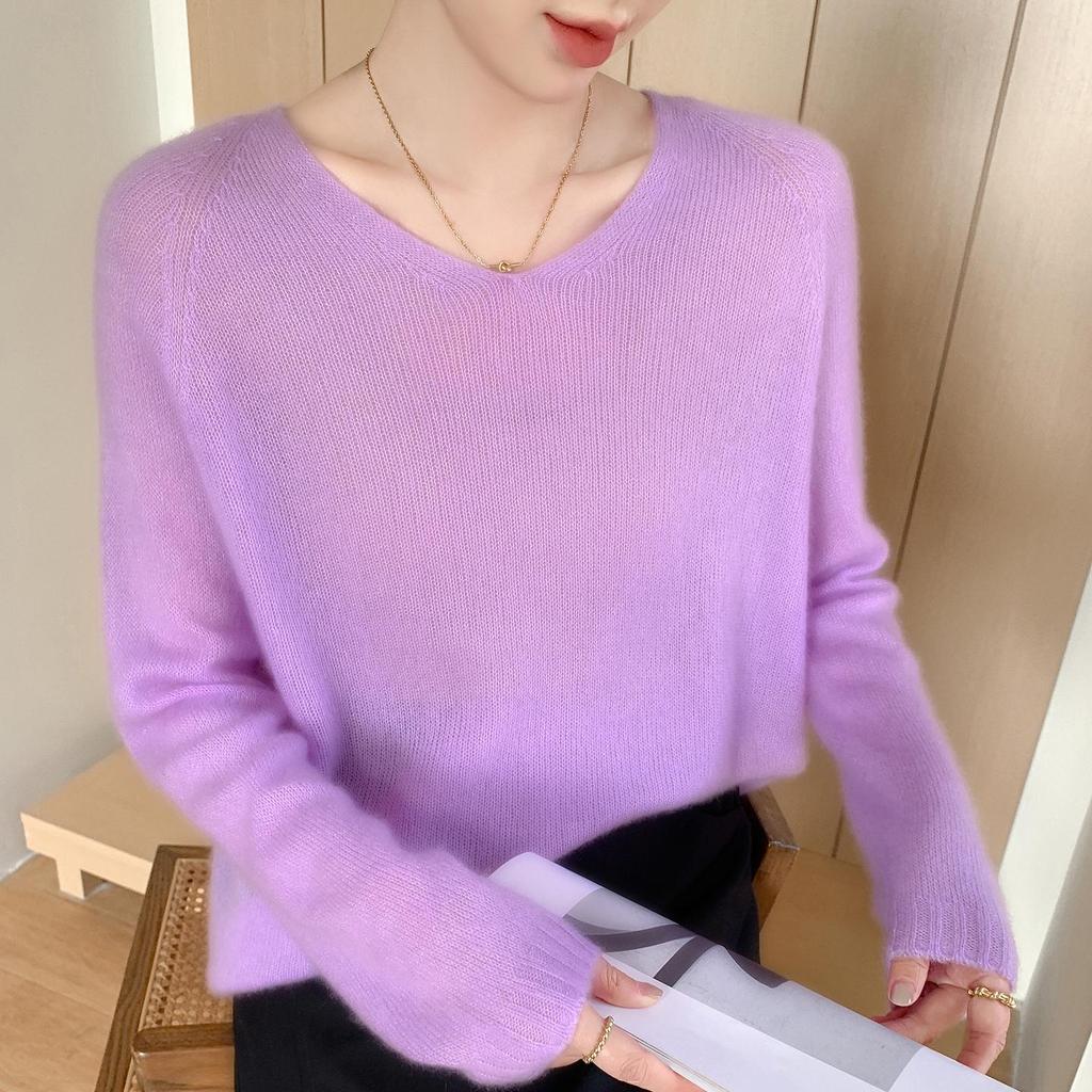 Mulberry Silk V-neck Sweater: Soft, Lightweight Velvet Knit, Women's Loose Fit for Autumn/Winter.