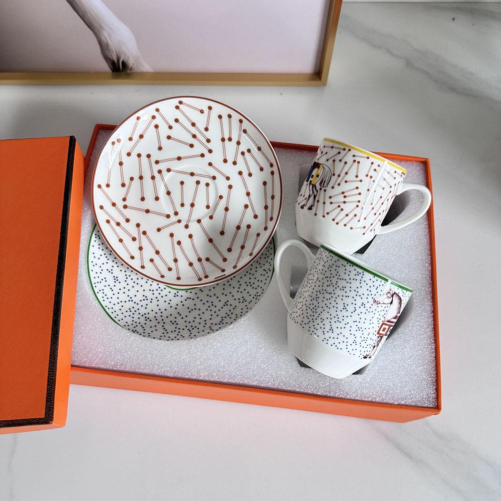 Set di Tazze da Caffè Espresso Squisite Dipinte a Mano Europee Osso Porcellana Tazza e Sottotazza Casa Tè Pomeridiano Tazza da Tè Concentrato