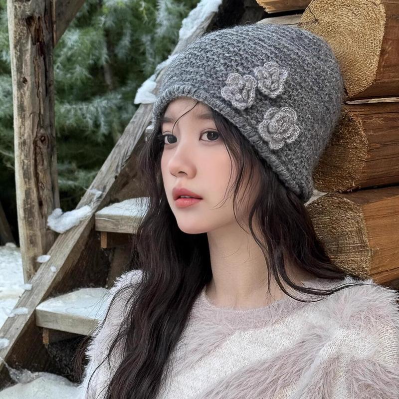 First snow! Grey cold flower cold hat atmosphere hat wool knitted hat winter new girl