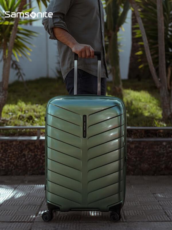 

Samsonite KK8 Lightweight Hardside Spinner Luggage