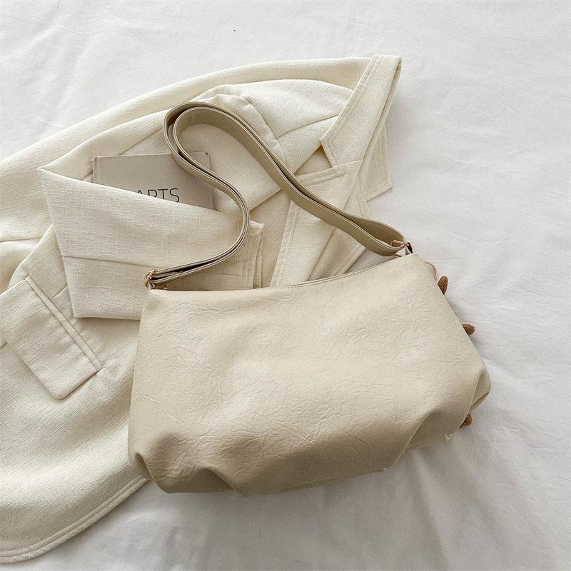 Soft leather large-capacity Korean version retro shoulder messenger bag 2025 early spring new versatile ins commuter tote bag tide