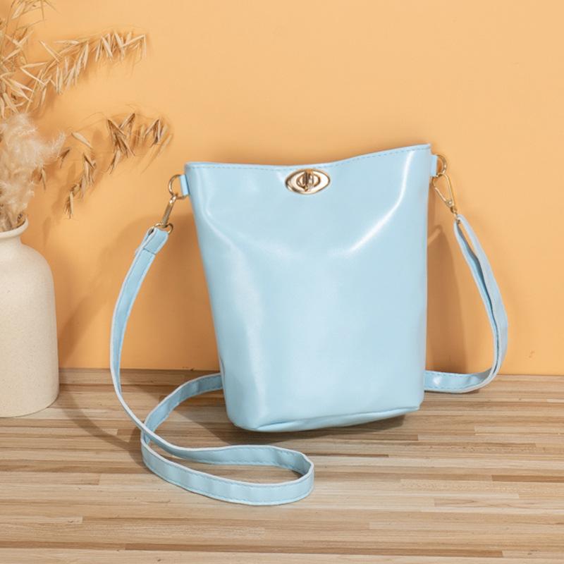 

Mobile phone bag women s new women s bag messenger bag fashionable and simple summer lock shoulder small bag синий