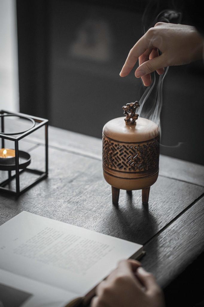 Antique Ceramic Incense Burner Aromatherapy Home Fragrance Taihu Stone Decor for Meditation Relaxation Desk Zen Garden Gift Idea