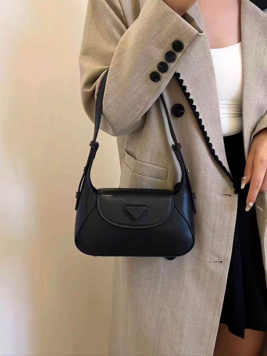 

Ретро сумка под мышкой женская осенне-зимняя новая модная нишевая дизайнерская одноплечевая сумка кроссбоди маленькая квадратная сумка чёрный