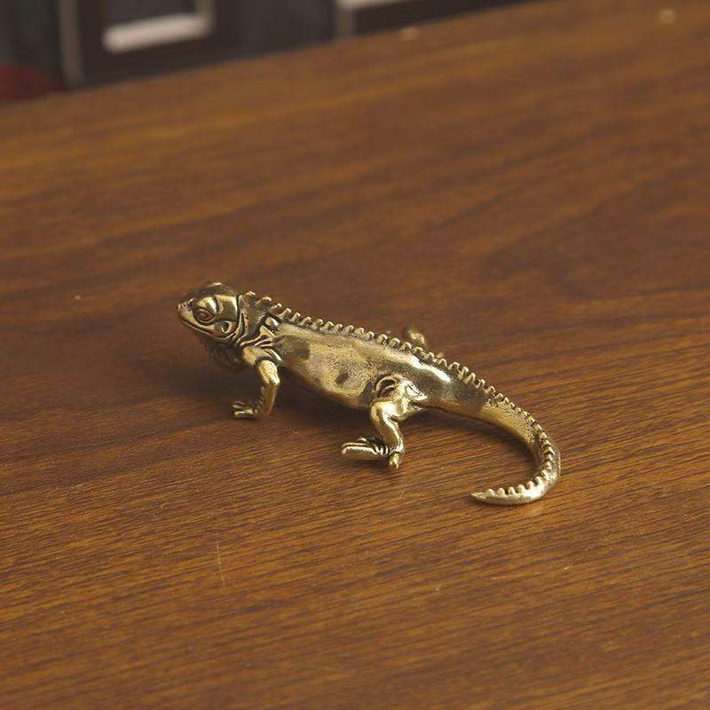 Solid Alloy Horned Lizard Mini Figurine Vintage Finish For Desktop Terrarium Decor Collection