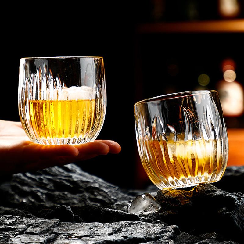 260ml 9.6oz Kreativní sklenice na zahraniční víno Elegantní sklenice na víno Průhledné sklenice na ledové latte a mocha Sklenice na whisky a brandy Sváteční dárky