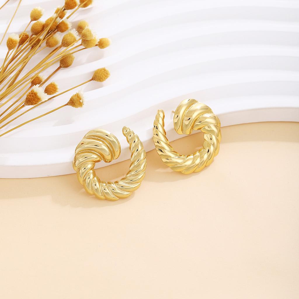 Love Flower Pleated Creative Earrings Women'S Retro Light Luxury High-End Bow Simple Stud Earrings