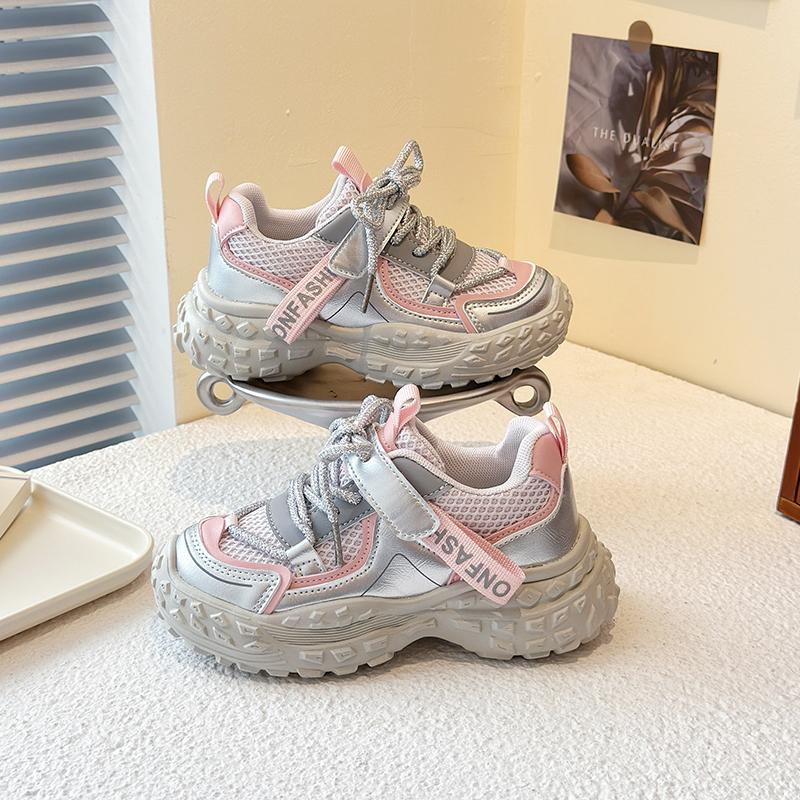 

Girls sports shoes with rubber soles spring and autumn new soft sole anti-skid children s running shoes mesh breath shoe 26 розовый