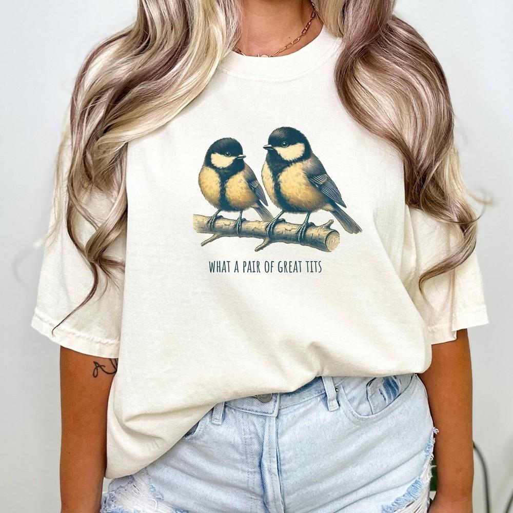 Большие Груди Винтаж, Смешная Футболка с Дизайном Птицы Остроумная Ретро Игра Слов Птица Слоновая Кость Футболка Унисекс Футболка M