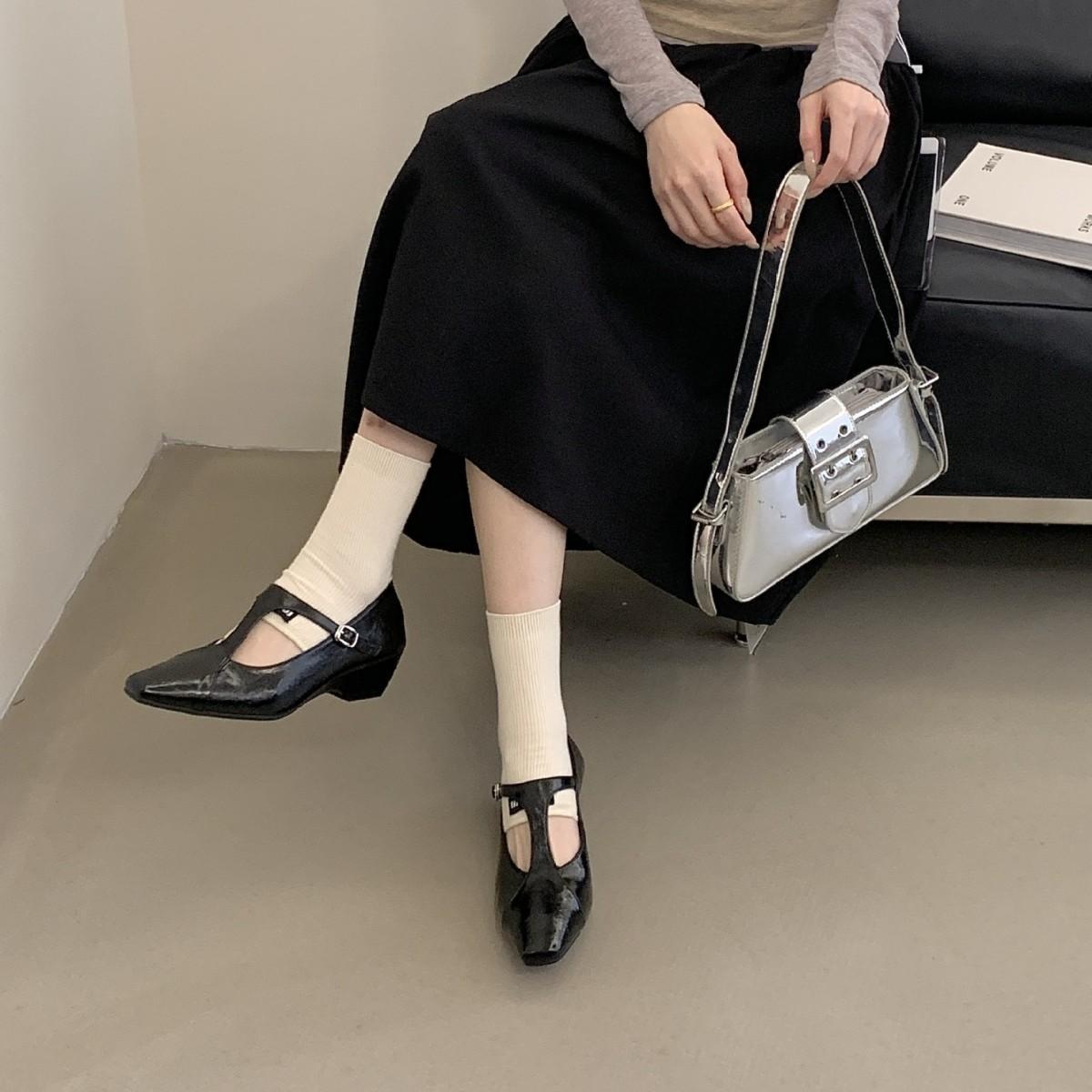 

Spring T-Strap Small Square Head Thick Heel Medium Heel Bag Shoes Low Heel British Style Small Leather Shoes Women S Shoes 35