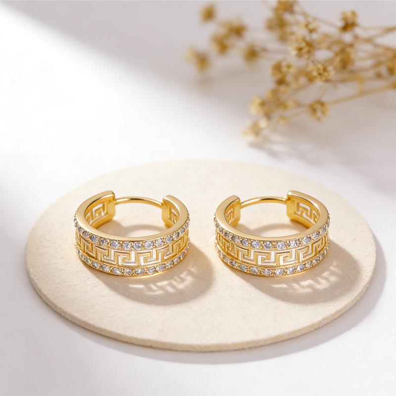 Fashion Commute Ear Cuff for Women, Zircon Inlaid Great Wall Motif Earring with 14K Gold Plated Finish