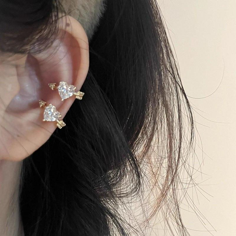 Korean Style Tassel Butterfly Ear Cuff: Exquisite No-Piercing Clip-On Earrings for Women