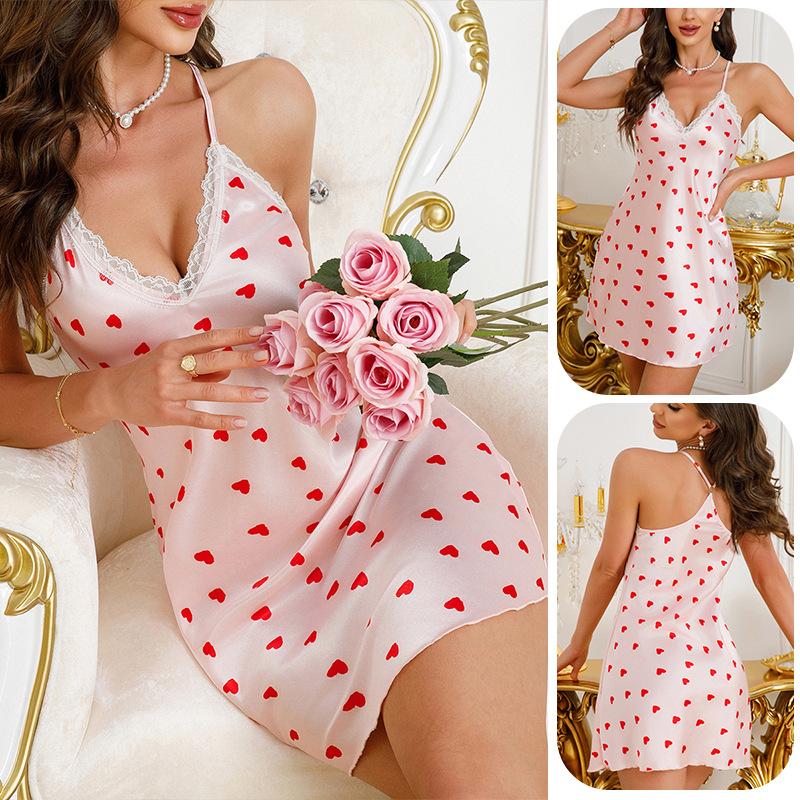 Reine ästhetische Herz-Print-Trägertischdecke Versammelt tiefer V-Ausschnitt Schmale Passform Private Nachtwäsche 915 Elegante feminine Loungewear mit romantischen Herzakzenten