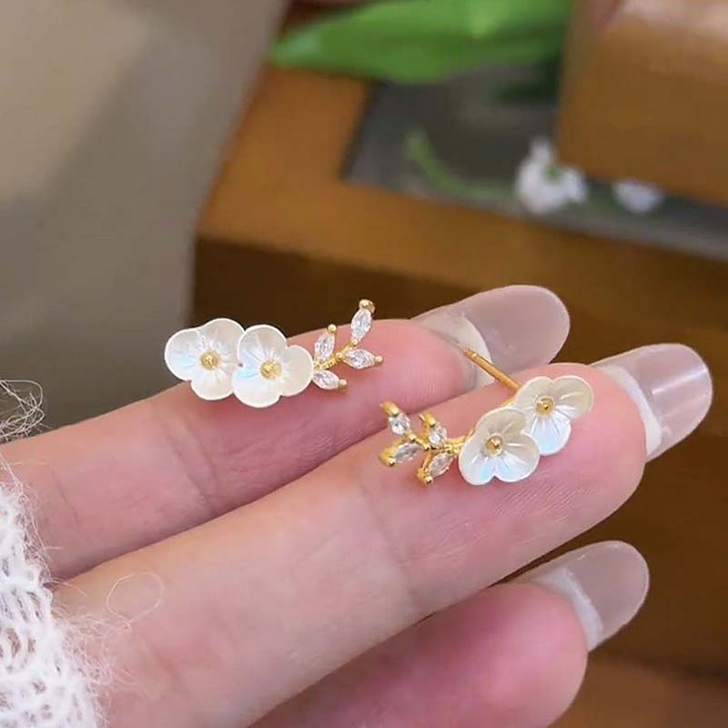 Korean White Flower Stud Earrings For Women Girls Exquisite Crystal Petal Leaf Temperament Earrings Zircon Accessories Gift