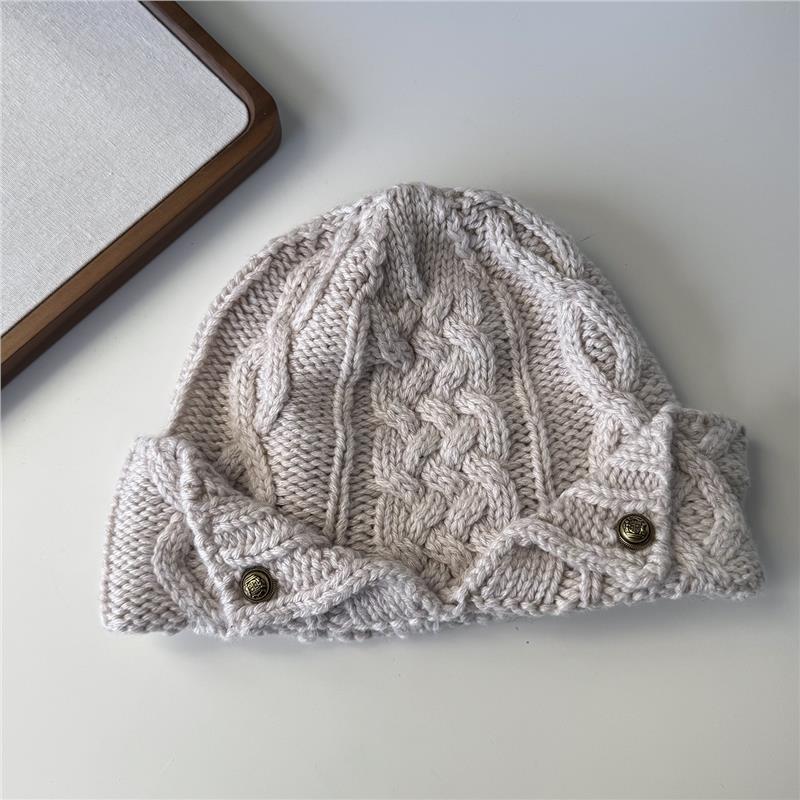 

Осень и Зима Теплая Осень и Зима Шапка-бини с косами для женщин Бежевая Черная Утолщенная для лица Маленькая вязаная шапка Шапка с защитой ушей Шапка-бандана M（56-58cm）