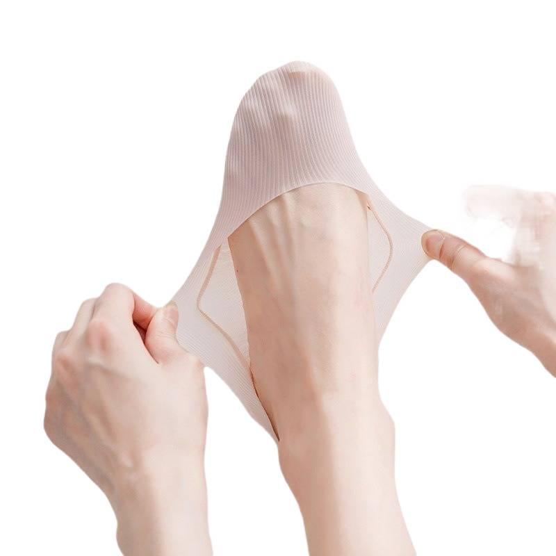 Women's Ice Silk Low-Cut Invisible Socks: Breathable, Sweat-Absorbing, and Non-Slip for Summer