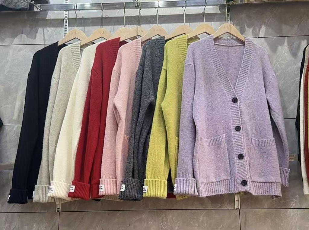 Oversized V-Neck Solid Color Cardigan - Autumn/Winter Korean Style, Versatile Slimming Sweater for Women