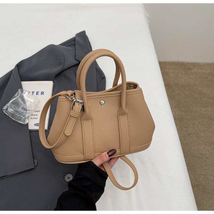 2025 New Niche Simple Leisure Commuter Portable Bucket Bag Versatile Solid Color Child and Mother Bag Messenger Bag Bag