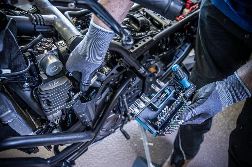 HAZET of Smart Holder Tool Set with Bit Socket Hex 60 Operating Precision Electrical Bicycle Portable Made In Germany (Hazet) [Top Category] 2300SH-1