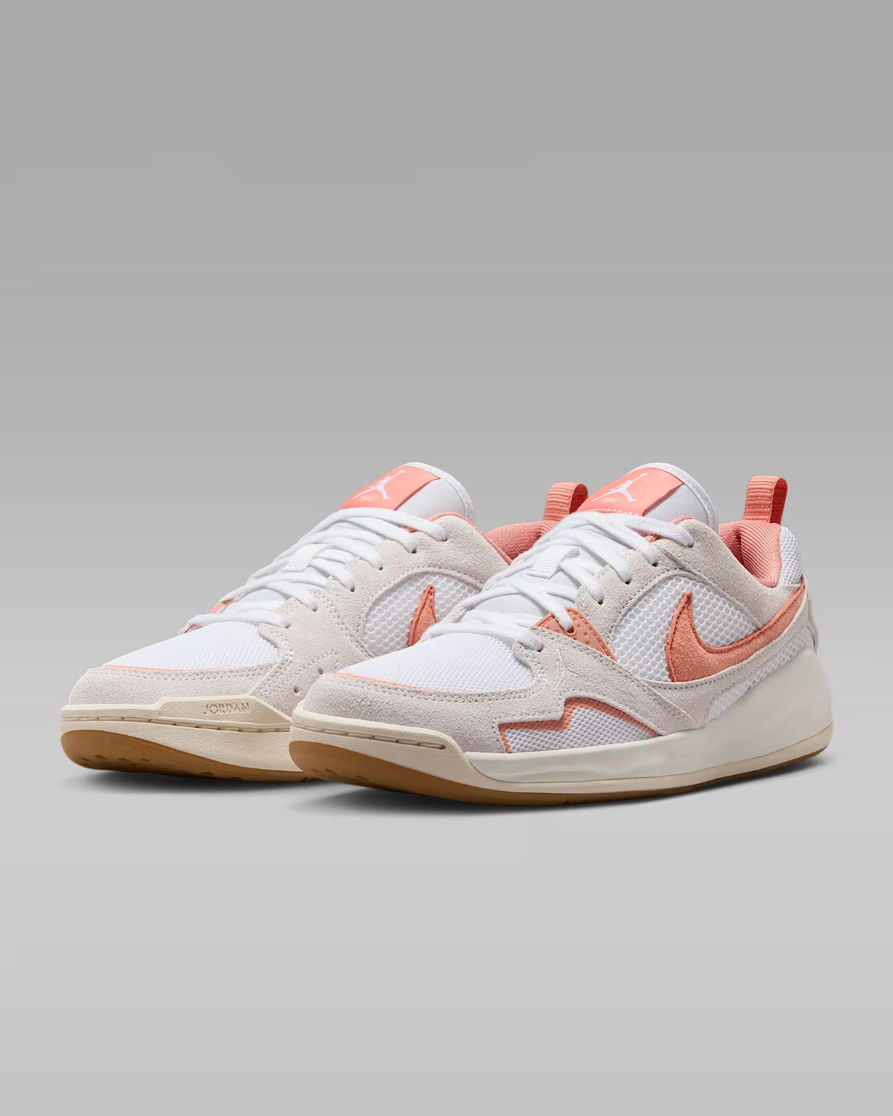 HJ6778-108 NikeJordan CMFT Era White Light Madder Root (Women s) 5.5W