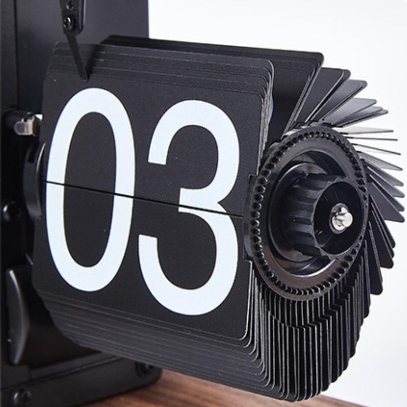 Retro Flip Clock Wooden Metal Novelty Page Turning Table Clock Creativity Decorative Watch House Table Decoration Accessories