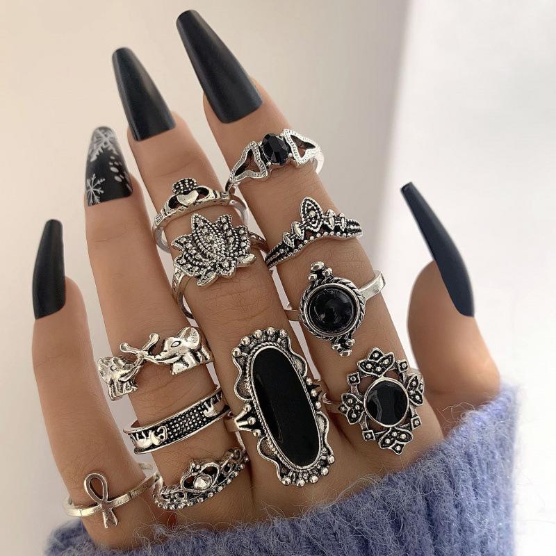 New retro black gemstone set nine-piece ring, geometric snake crown leaf ring set