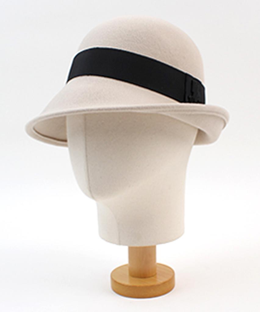 Yunibeosyeolkemiseuteuli French Bk Line Wool Ivory Cloche Hat
