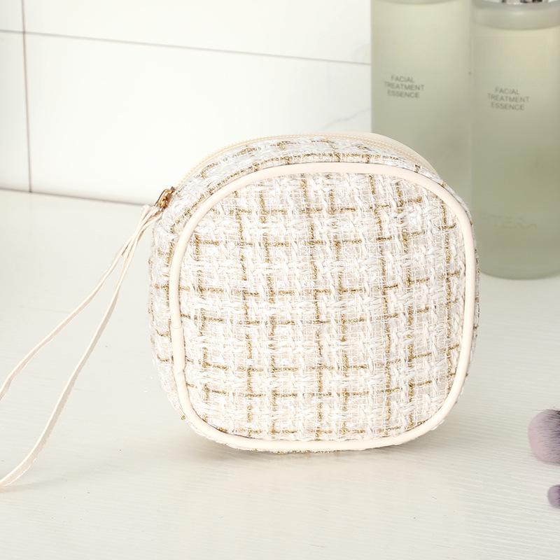 Trendy Large-Capacity Makeup Bag: Portable, High-End Travel Cosmetic Organizer