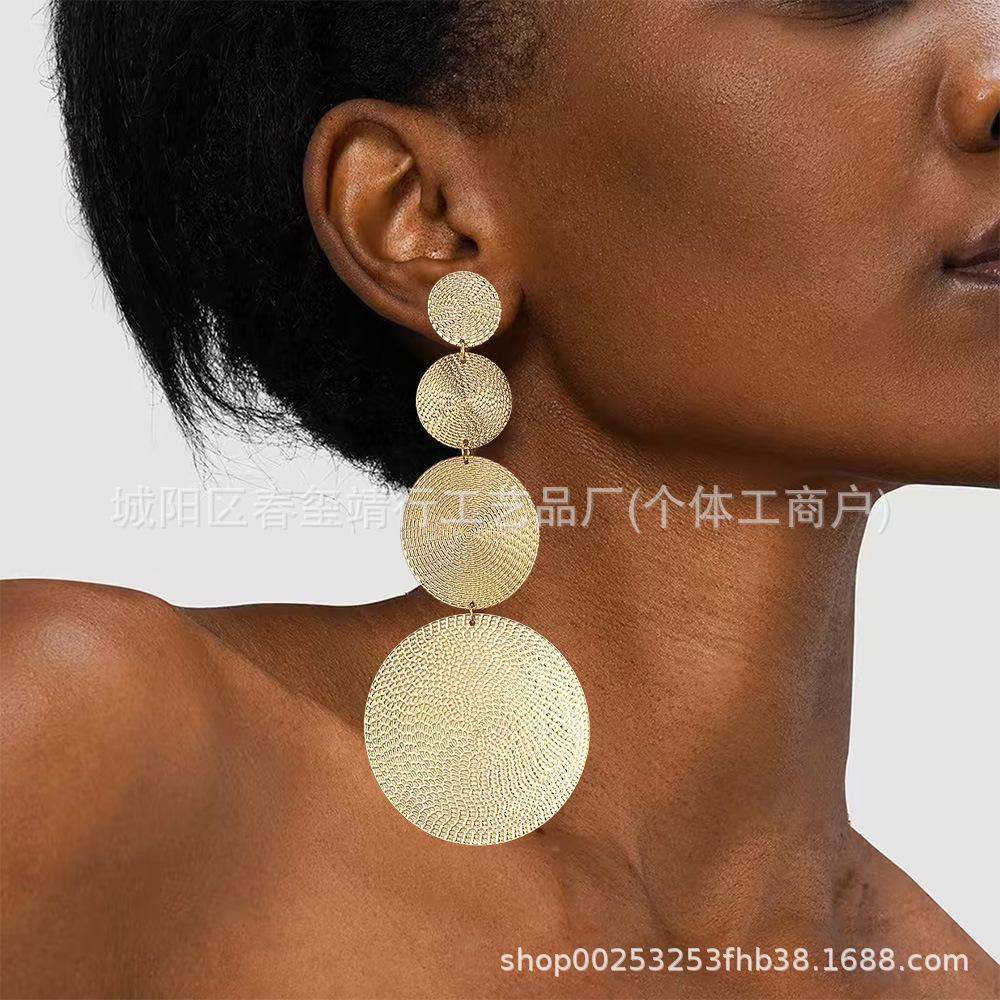 

Fashion pendant size, disc, circle earrings, femininity, color matching, bump earrings, ear jewelry. срібло сірий колір