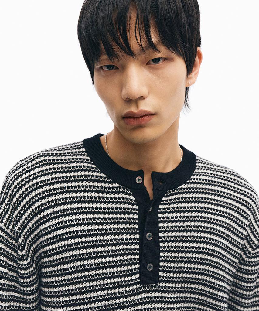 INTEMPOMOOD Pencil Stripe Henley Neck Knit _Black