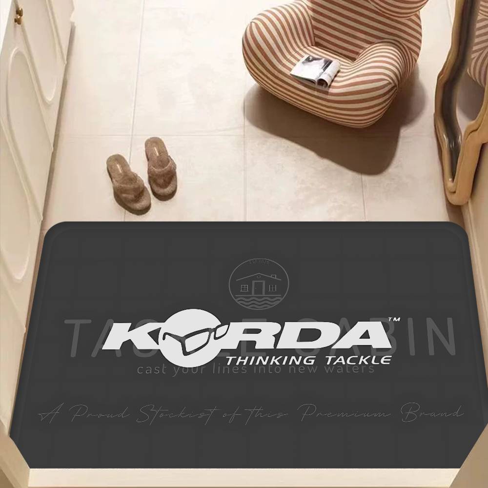 Tapis de porte Logo Korda Fishing Style Nordique Chambre à coucher Salon Tapis de porte Maison Balcon Antidérapant Alfombra